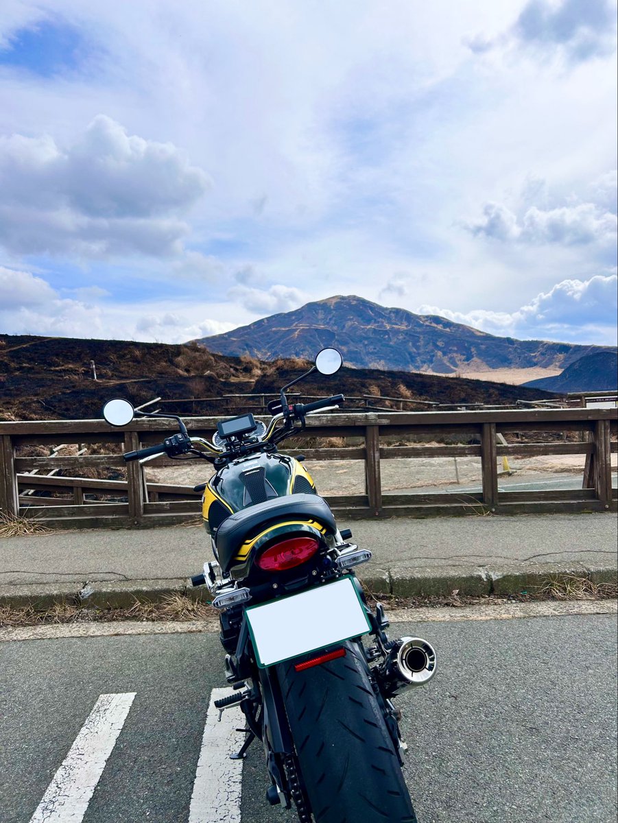 z_lh55's tweet photo. バイクってマイナスイメージが多いけど
それ以上にかっよくて気持ちいい乗り物ですな😎
あ、今日阿蘇まで行ってきました🏃‍♂️
#バイクはバカにしか乗れない
#z900rs
#カワサキ https://t.co/nfC5WuWoJ3