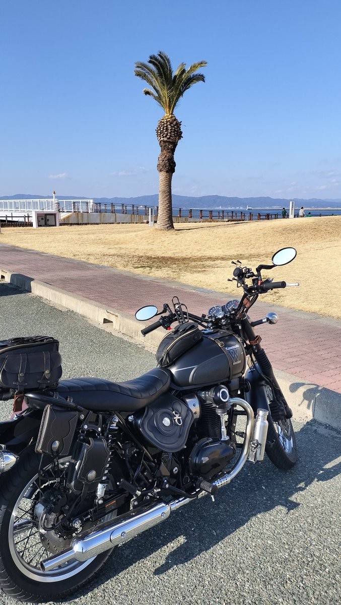 TorinosuTaiyo's tweet photo. 今日は暖かくてバイクで走るのが気持ち良かったなぁ
天気も良くて海も綺麗で大満足！ https://t.co/RbPYlOFEjc