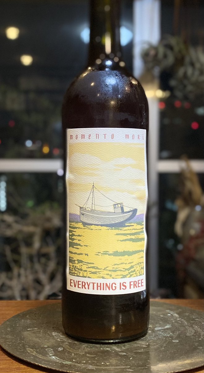 Australia Momento Mori Wines Everything is Free 2023外観は濁りのある濃いめサーモン。生ハムに近い色。香りの前面に自然派感。果実はザクロ、アセロラ、ラズベリー。微かにトマトなど野菜。飲むと酸は高く、ピュアで優しい質感。品種はネロ・ダーヴォラ（90%）モスカート・ジャッロ（10%）。