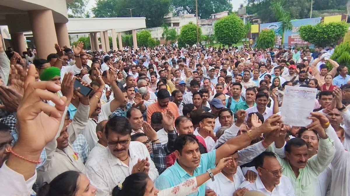 MukeshKUPPSS's tweet photo. #JusticeForTeachers https://t.co/skRReljBYl