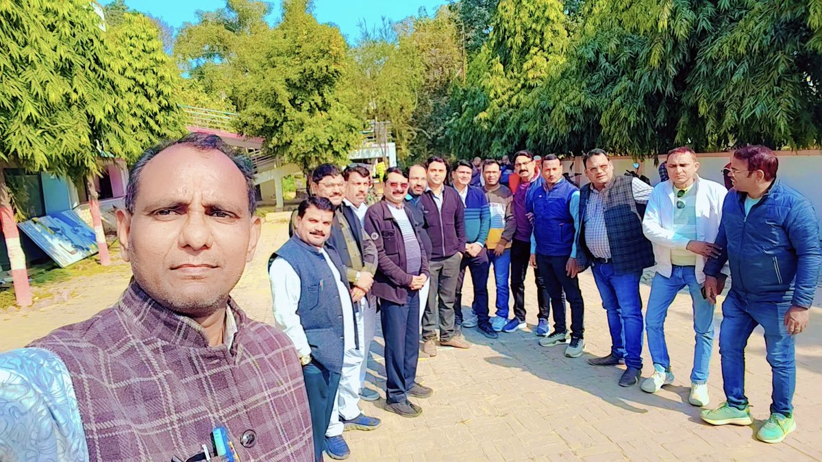kkshani1973's tweet photo. #Justiceforteachers 
@DrDCSHARMAUPPSS @gyanendrao39235 @MLCDPSingh @Rajeshdharuppss @ShridharUppss @aajtak https://t.co/tXu82tocvg