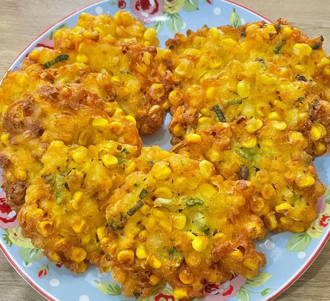 sinisetordulu's tweet image. fight me..

Tahkta tertinggi dari semua jenis gorengan tidak lain dan tidak bukan adalah bakwan jagung 🌽