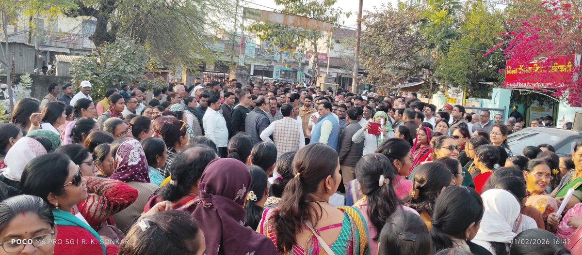 #JusticeForTeachers
RTE ACT लागू होने से पहले नियुक्त शिक्षक राज्य निर्धारित अर्हताओं के अनुसार चयनित हुए और दशकों से सेवा दे रहे हैं। बाद की योग्यताओं को पूर्व नियुक्त शिक्षकों पर थोपना अन्याय है। भारत सरकार संसद से कानून बनाकर लाखों शिक्षकों को न्याय दे।
<a href="/DrDCSHARMAUPPSS/">Dr Dinesh Chandra Sharma</a>