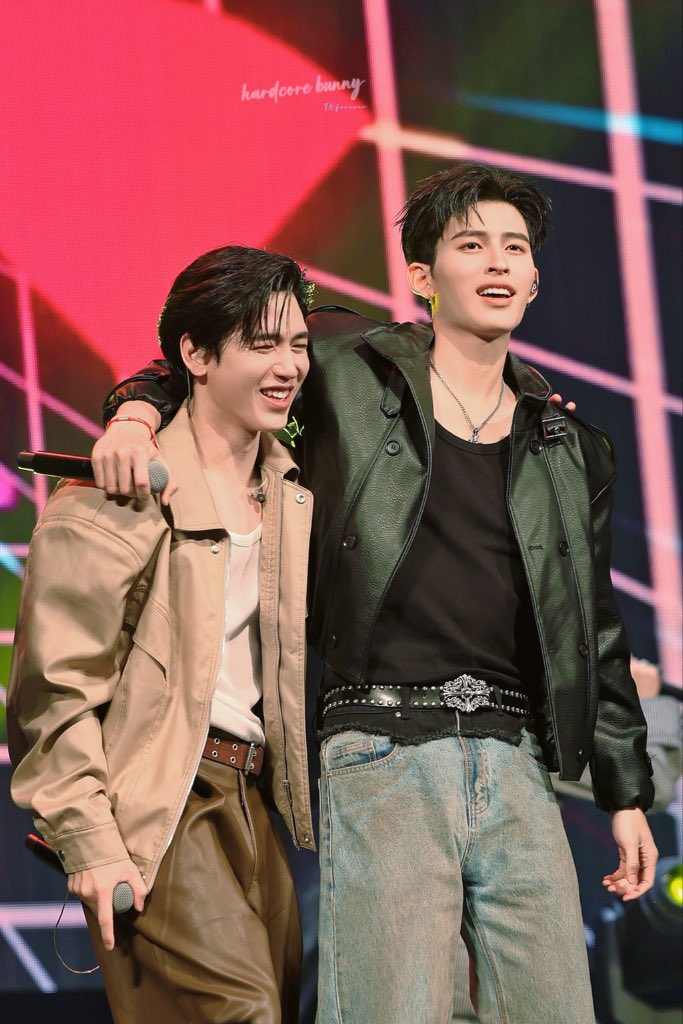 站在高大弟弟隔壁变猫咪

#GMMTVFANFEST2026JP 
#Newwiee
#ppnaravit