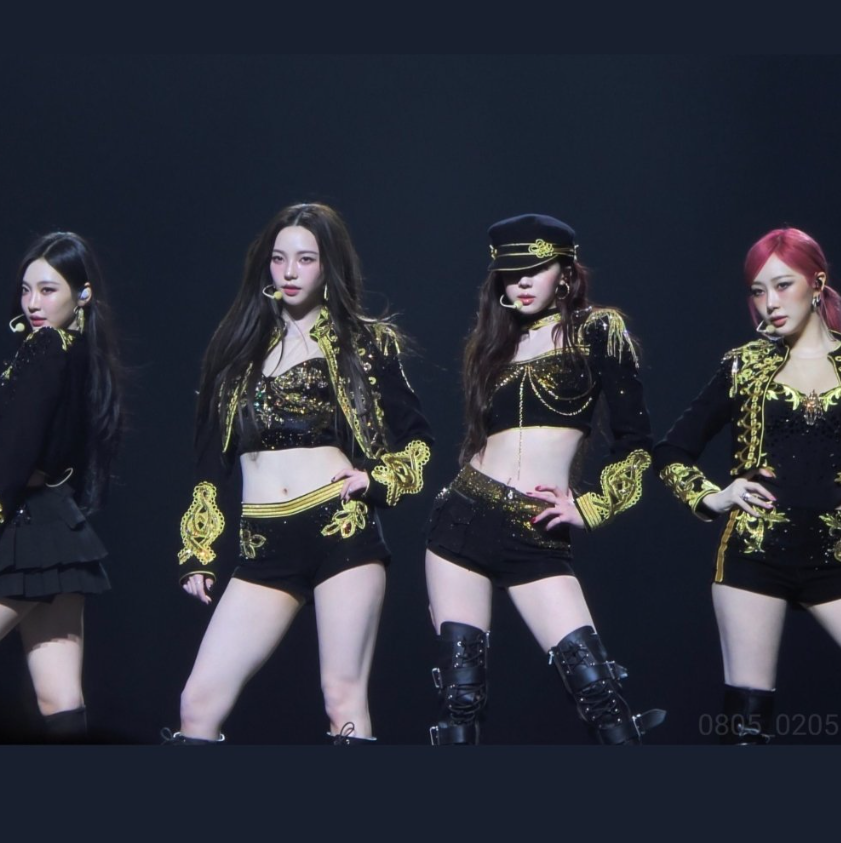 AboutMusicYT's tweet photo. Last year, IVE's Leeseo asked for her birthday to attend aespa's concert, so Yujin and Karina made her dream come true. https://t.co/Cbckguo4LE