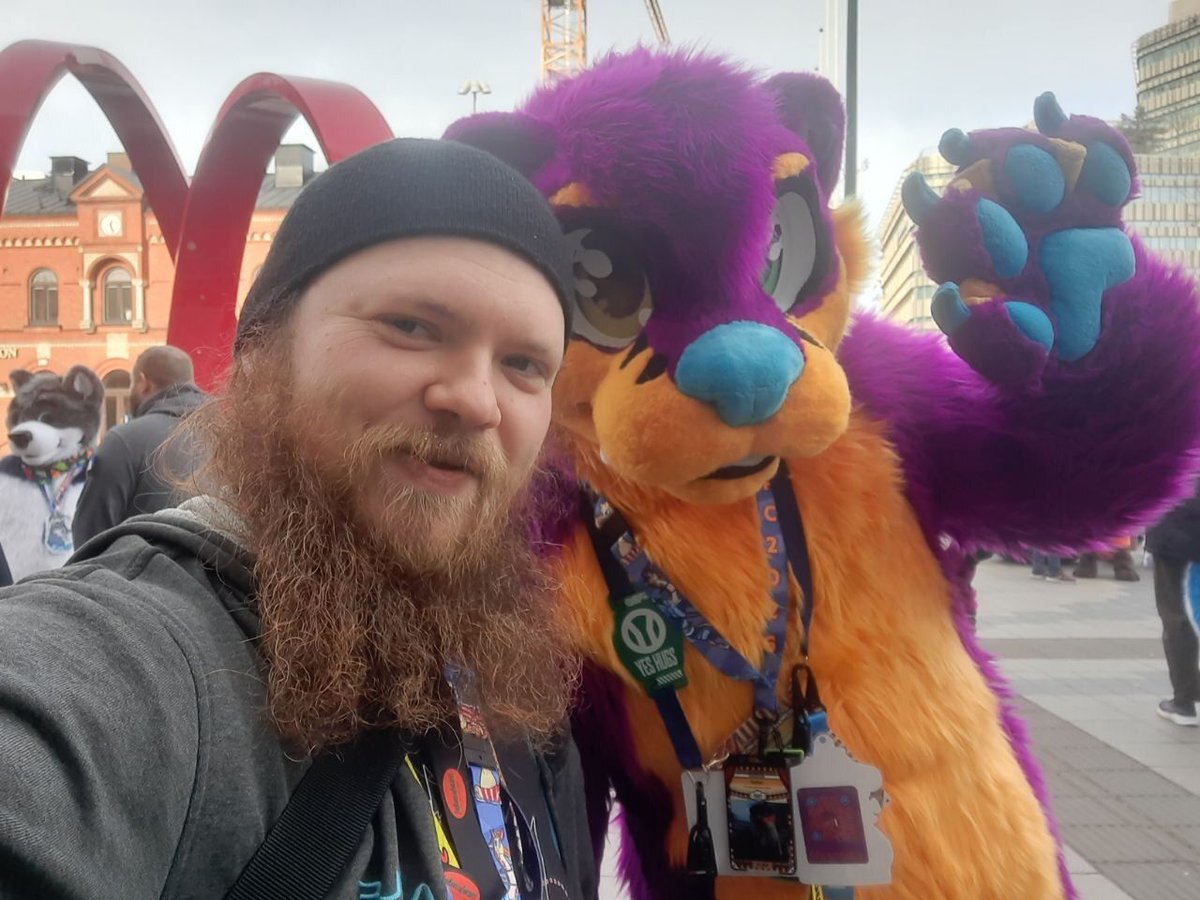 #NFC2026 is over for me, going home to Denmark in a few hours.

Had a great time, even though I'm super shy and nervous, so I don't really get new friends at cons :3

Here with <a href="/WariusPhoto/">Warius dragen @ Furnavia</a>

🧵 <a href="/Bloodng0ld/">Cassidy ☆</a> and <a href="/Fur_Delicious/">FurDelicious</a>

#fursuit #furry #fursona #furcon