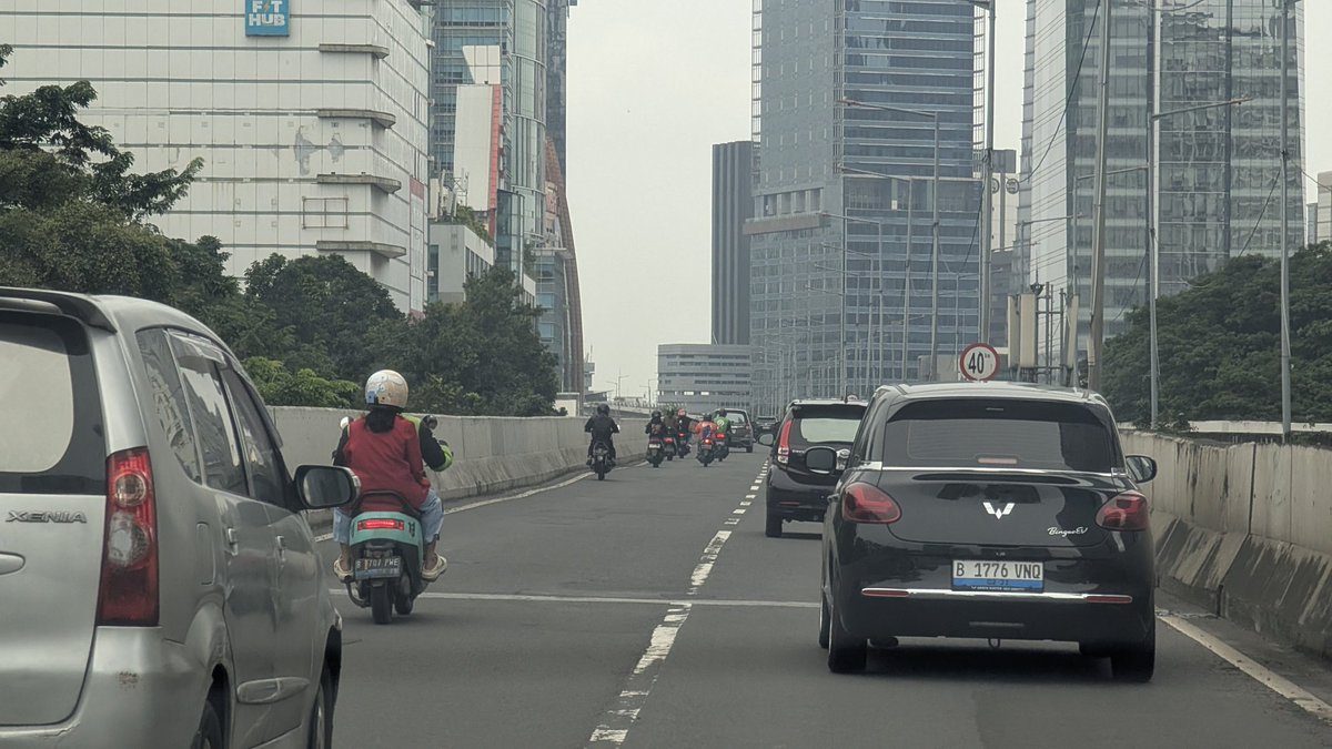 arytp's tweet photo. @DivHumas_Polri @NTMCLantasPolri  kapan pasang etle pak. Ini motor2 goblok gak kapok2. Atau tiap hari razia aja dapet banyak itu. https://t.co/MNSXuOPJCw