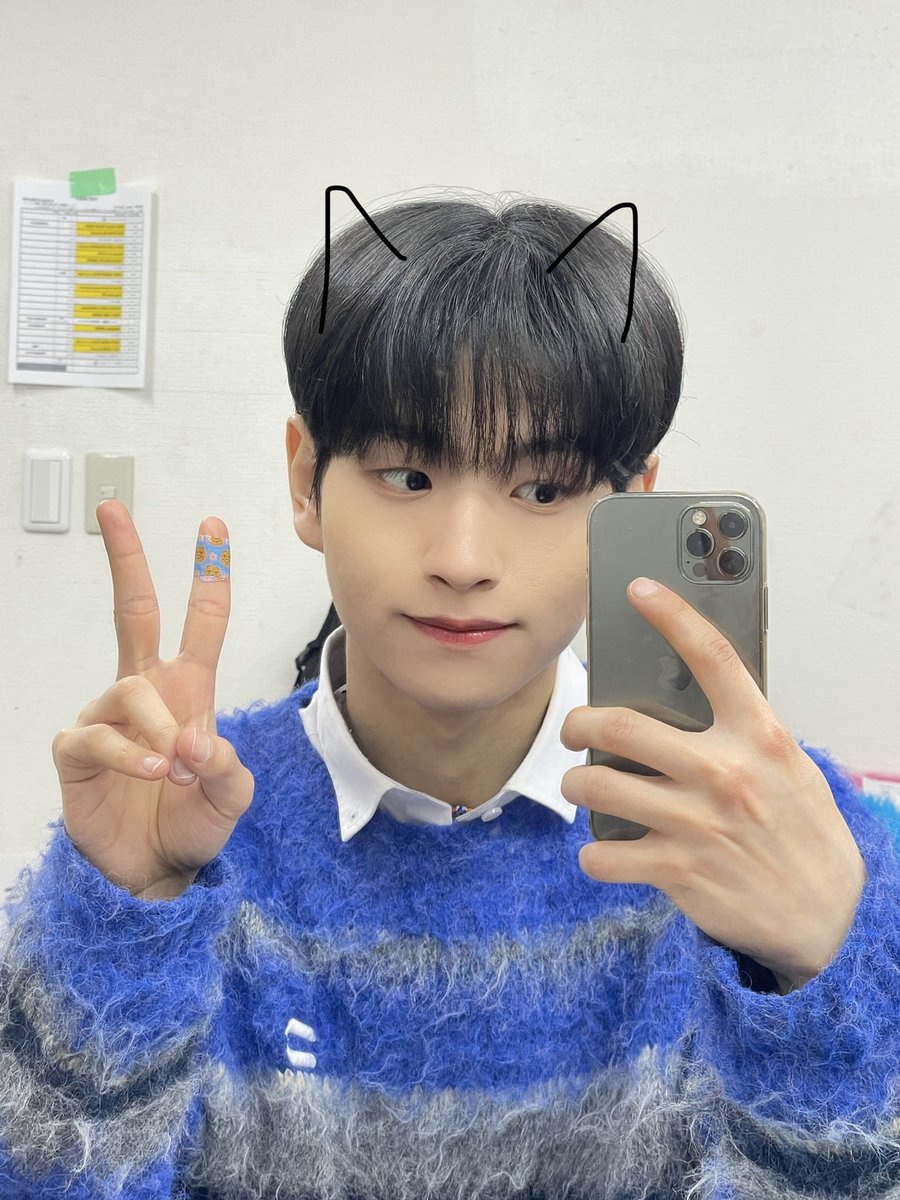 [🦈]

ににに にゃん•にゃん•にゃん ~ 🐈
해피 고양이데이 에어 ~
오늘도 보러와주고 응원해줘서 고마워요!! 🩵

#DROP #드랍 #GyuEon #규언
