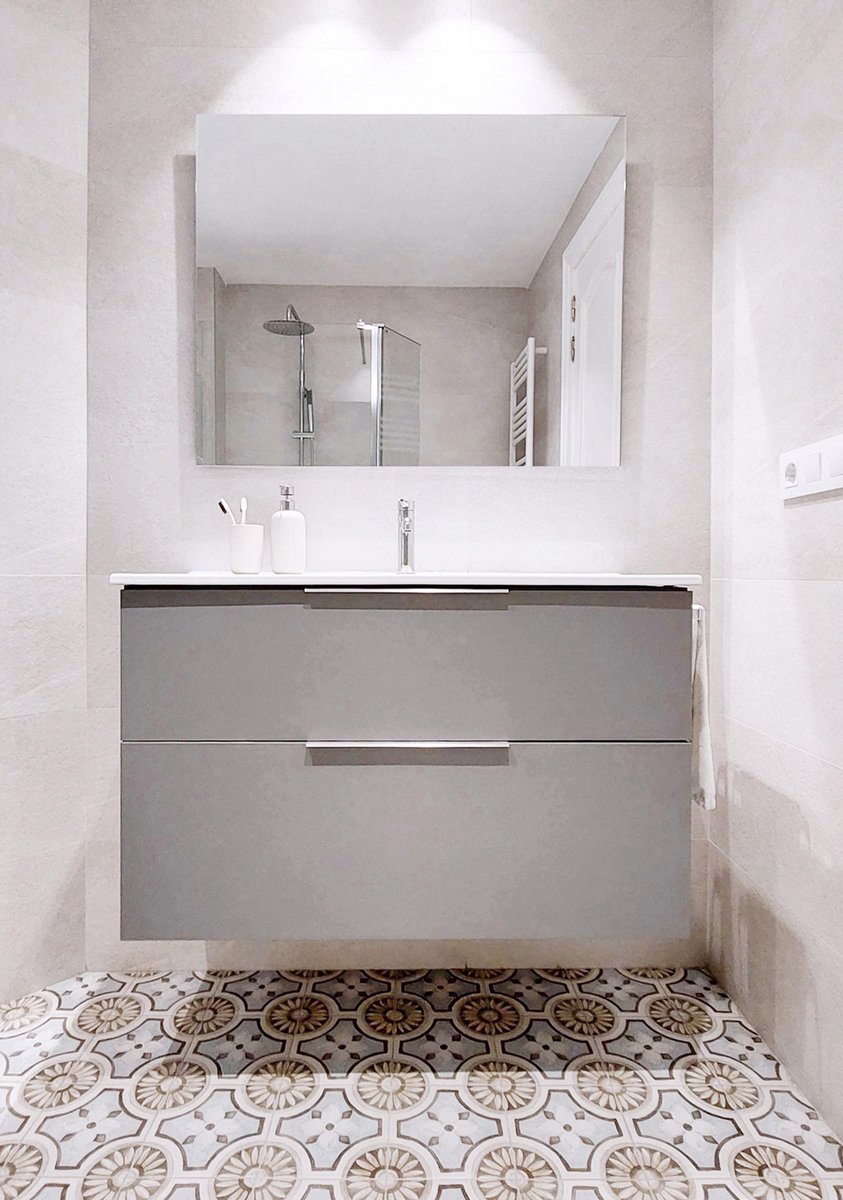 Reforma integral de vivienda. Espacios renovados donde funcionalidad, luz y diseño se combinan en cada detalle. Una intervención pensada para el día a día, con soluciones cuidadas y una ejecución precisa de principio a fin.
▶︎ Sueña, piensa, Aktua.
🌐 aktuarehabilitacion.com