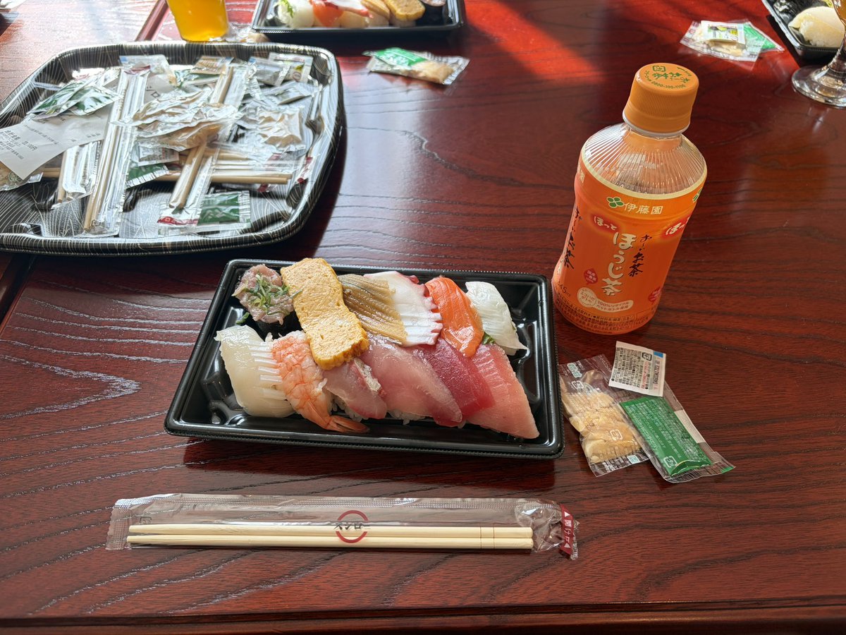 今日のお昼は寿司🍣