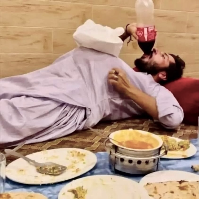 "DoN't EaT aRoUnD uS bEcAuSe We'Re FaStInG aNd It'S sO hArD!" 🤡