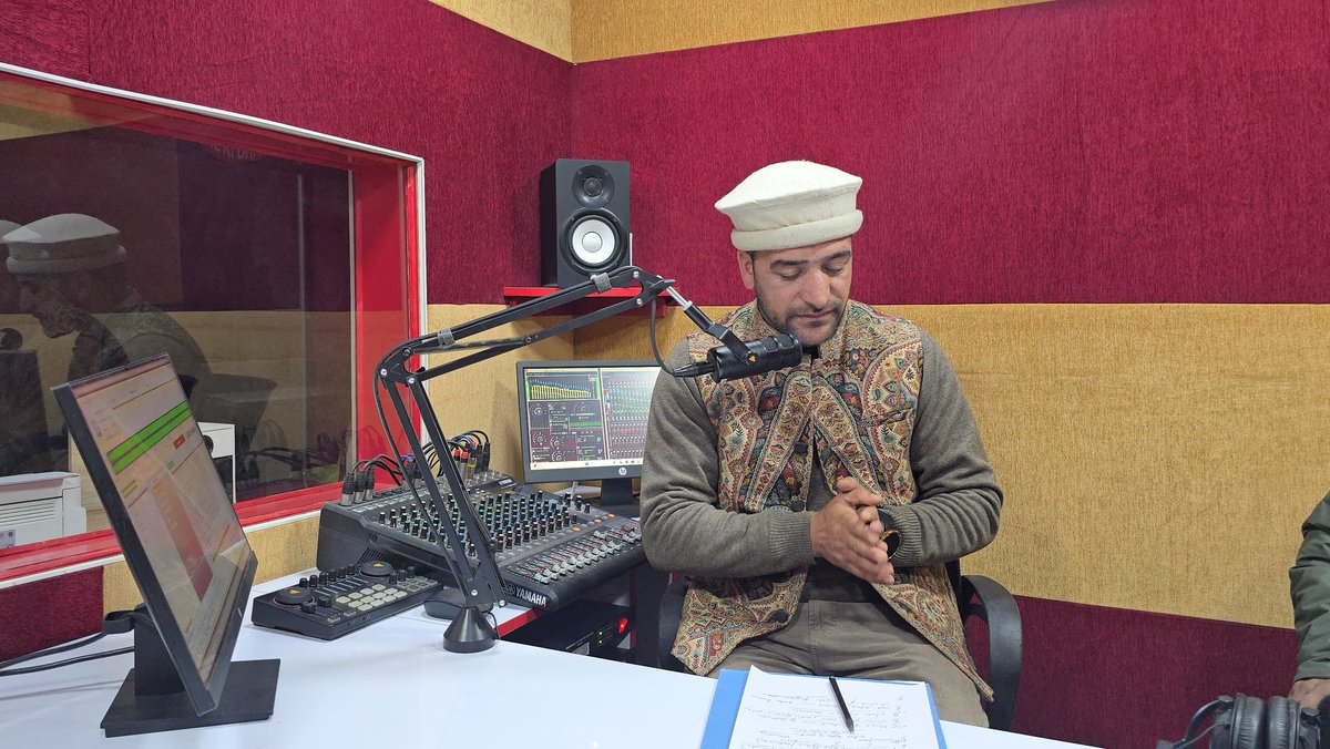 21 Feb 26 CRS Dras celebrated #WorldMotherLanguageDay with a special broadcast featuring renowned author Mr. Md Shafi Sagar. The prog.Highlighted the role of mother tongue in preserving heritage, identity &amp; community values inspiring pride in linguistic diversity. <a href="/firefurycorps/">@firefurycorps_IA</a>