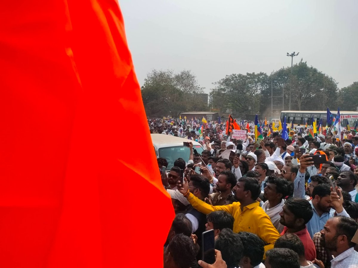 Yuvakranti1818's tweet photo. मोहन भागवत कहा गया 
नागपुर छोड़ के भाग गया।

इस घोषणा से नागपुर हिल रहा हैं।
#संघ_मुख्यालय_पर_महामोर्चा 
#MarchOnRSSHeadquarter https://t.co/jnvNIm2BlU