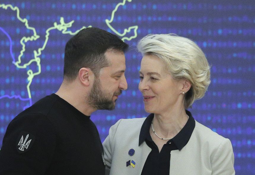 Die EU und die Ukrainer haben das Ultimatum Ungarns und der Slowakei zurückgewiesen. Stattdessen droht die EU Kommission mit härtesten Strafmassnahmen. Ja, im Grunde genommen arbeiten "EU" und die Ukraine gemeinsam gegen Mitglieder der EU. Soweit ist man schon. Ich hoffe, Ungarn