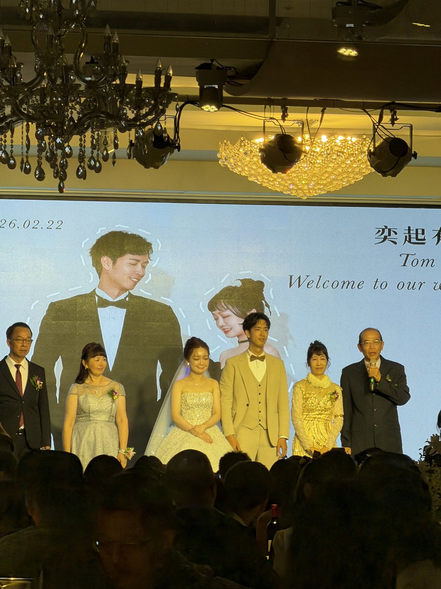 peterfe99452877's tweet photo. 今天參加老同事James朱的公子結婚喜宴，同桌有兩位老同事，Samuel 邱/Frank 朱。另外還碰到客戶Irving 李。
彭園新板館就位在新北市政府的一樓，交通非常方便，席開40多桌，熱鬧非凡，好菜好酒，賓主盡歡。#彭園新板館 #新北市美食 https://t.co/it5QIbpEwl