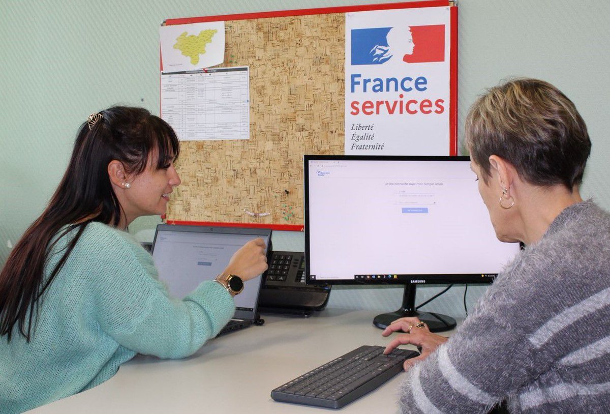 Prefet64's tweet photo. #FranceServices | Déjà 3️⃣5️⃣ structures labellisées dans les Pyrénées-Atlantiques.

👉 En 2025, ouverture de deux guichets à Hendaye et Oloron-Sainte-Marie, ainsi que d’un bus itinérant sur l'agglomération de Pau.

Le service public au plus près de vous, avec un accompagnement humain et sur mesure : 
➡️ 170 463 démarches réalisées en 2025 ; 
➡️ 102 conseillers ; 
➡️ + 92% de satisfaction

✅️ Le réseau France services permet l’accès, en moins de 30 minutes et en un seul et même lieu, aux principaux organismes de service public.

➡️ Il y a forcément un France Services près de chez vous : https://t.co/gwxzM5WV1q