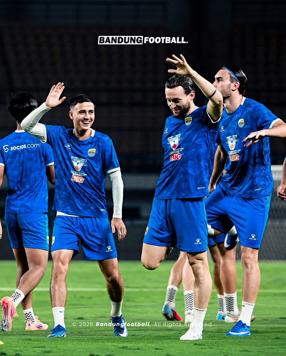 We might see him back tonight, capitano <a href="/marcklok_23/">Marc Klok</a>  😄🔵

#BandungFootball #BFCOM #Persib #Bobotoh #PersibDay