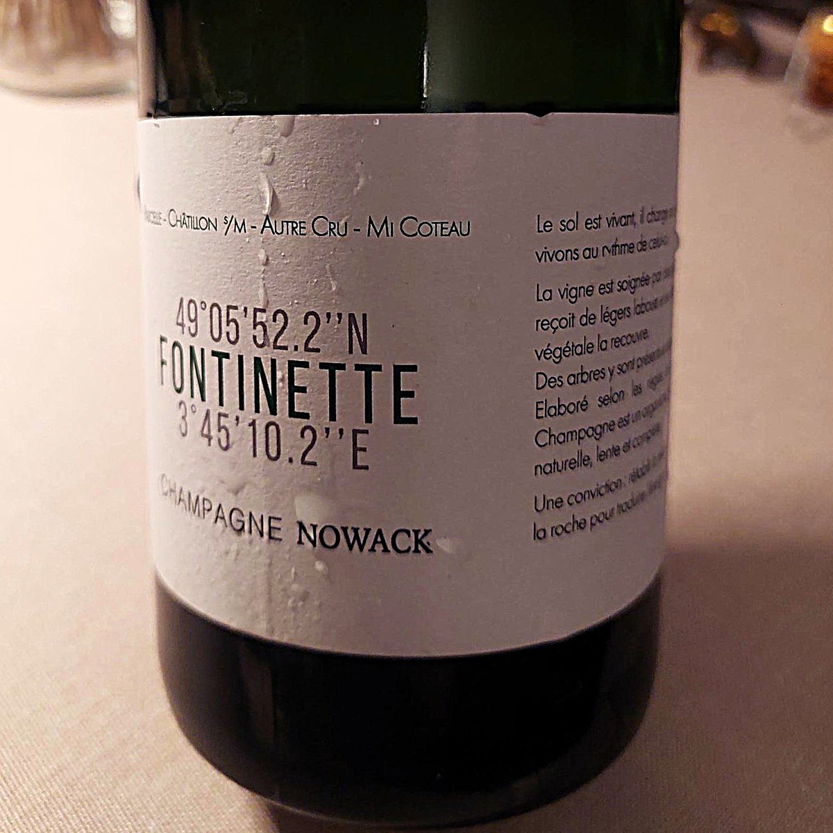 "𝗩𝗶𝘁𝗶𝗰𝘂𝗹𝘁𝘂𝗿𝗮 𝗱𝗲 𝗽𝗿𝗲𝗰𝗶𝘀𝗶ó𝗻" le llaman: una sola parcela, una sola variedad y una sola añada, para intentar transmitir el terruño puro 
👉 100% de la parcela La Fontinette, 100% meunier, 100% vendimia 2020.
👉 gaudaru.com/vino/nowack-fo…