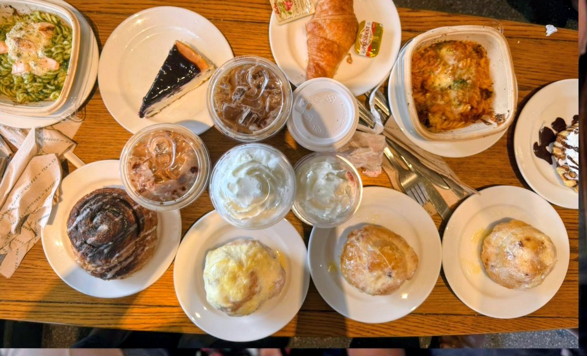 Dk2Marie's tweet photo. Happy Sunday. 🙏💙🧡
#Starbucks https://t.co/rgl5krlWkc