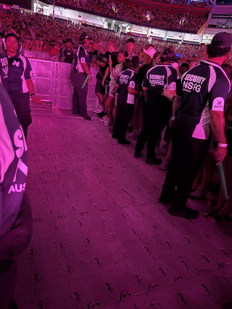 ムート tweet media