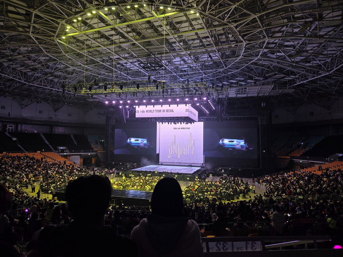 do_not_work_'s tweet photo. 퇴근하고 콘서트오기 장점
시간을 알차게 쓰는 기분이 든다
단점 내의지와 상관없이 몸이 졸림 https://t.co/UxVajMtdni