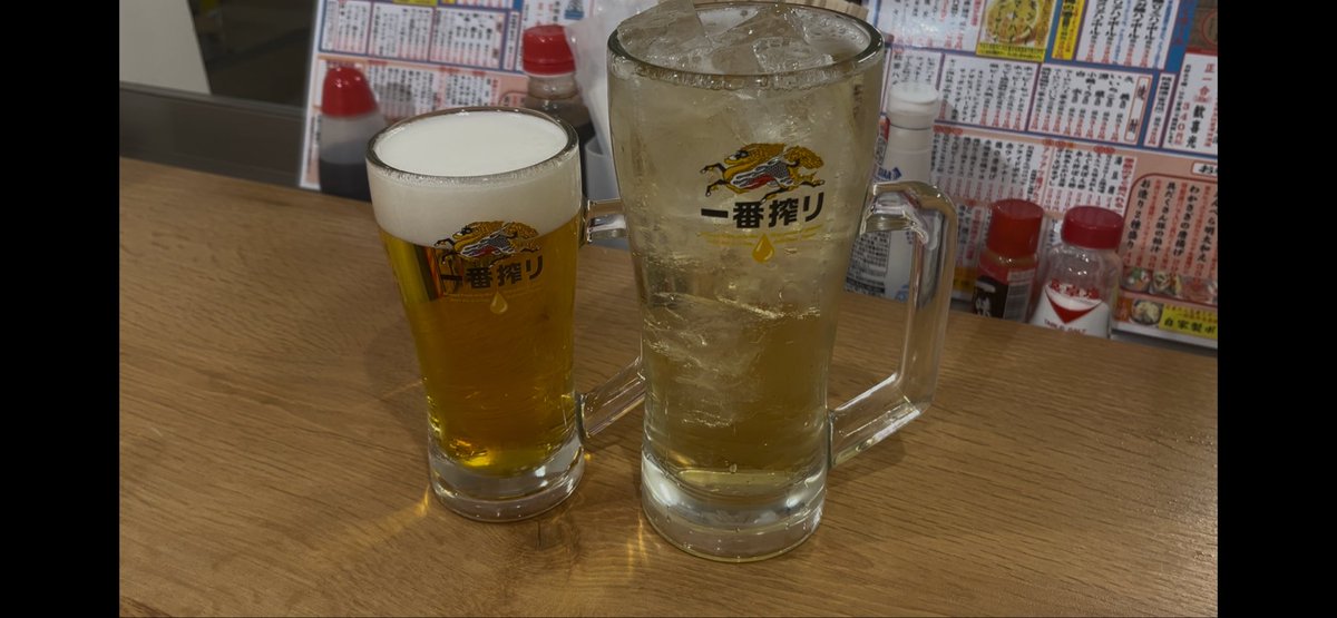 Osake_Kenko's tweet photo. 昨日は、久しぶりにケニチさんにお会いできて嬉しくて、もちろん赤垣屋で飲みました🍻
#KenichiOsaaka  #ケニチ　#赤垣屋 https://t.co/8QL5gyPX0E