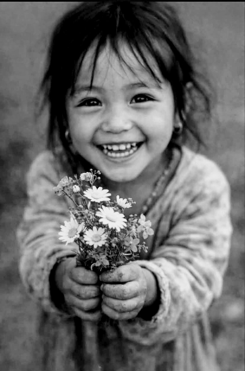 Para pequeñas criaturas como nosotros, la inmensidad es soportable sólo a través del amor. 
Carl Sagan

#BuenDía
#FelizDomingo