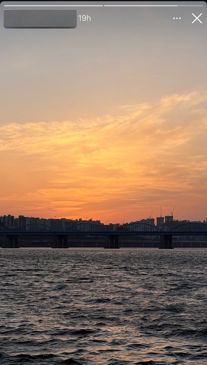 igotchulee_'s tweet image. … magazine editor staff &amp;amp; visual editor 🤡🤡🤔🤔