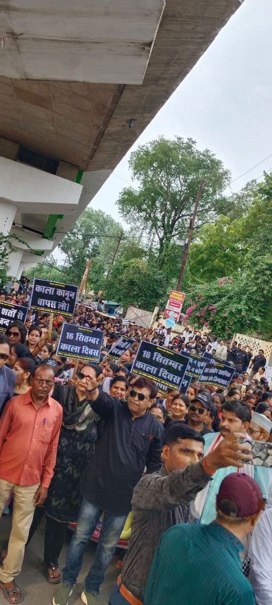 Nidhi76733055's tweet photo. #JusticeForTeachers
@PMOIndia 
@dpradhanbjp 
@myogioffice 
@myogiadityanath 
@DrDCSHARMAUPPSS 
@TFI_2025
@ashutoshUPPSS
@prajeetsingh18
@DainikBhaskar 
@bstvlive 
@JagranNews https://t.co/UsHaTzA1Yf