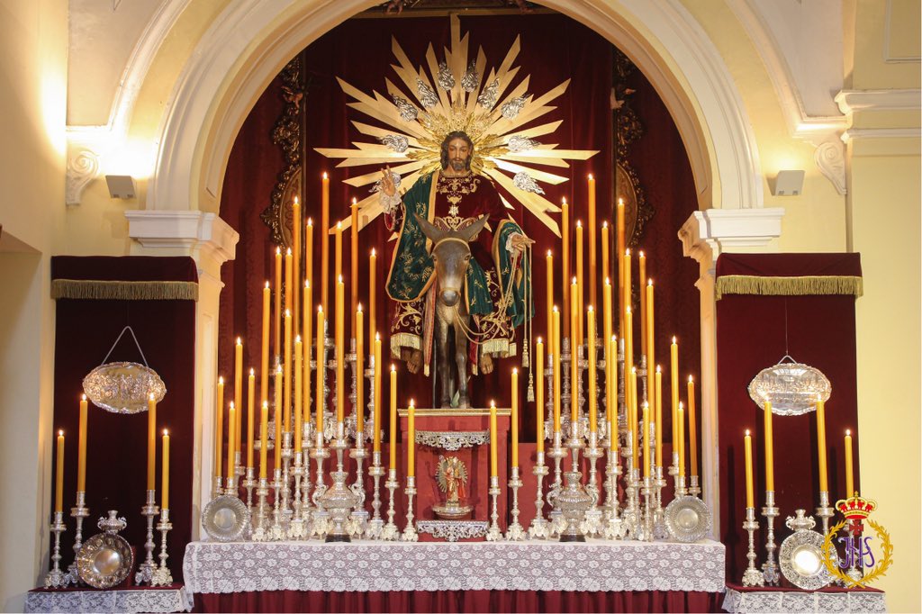 “El Señor Reina, vestido de majestad.”