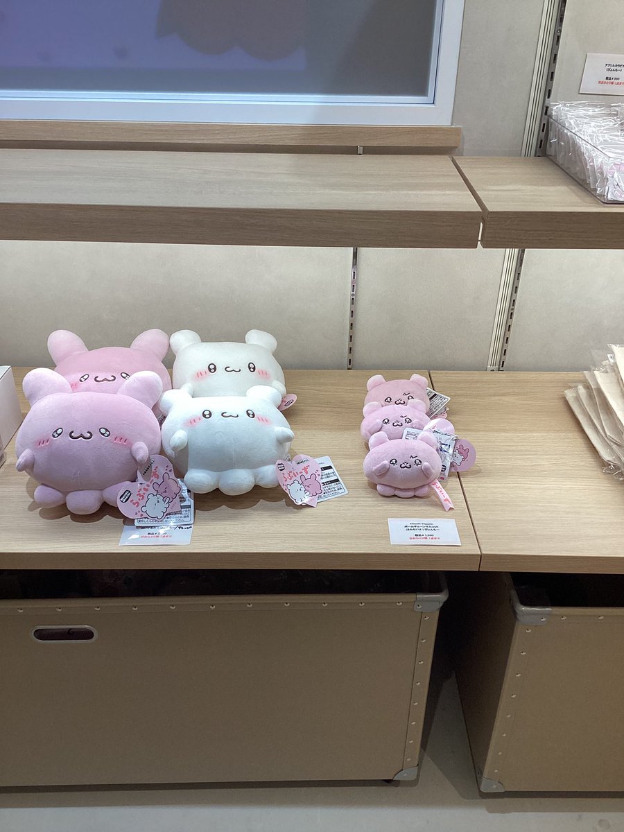 2/23（月）

オープン時のグッズ販売状況のご案内です！

カフェの詳細・ご予約はこちら！
loveez-cafe.theme-cafe.jp