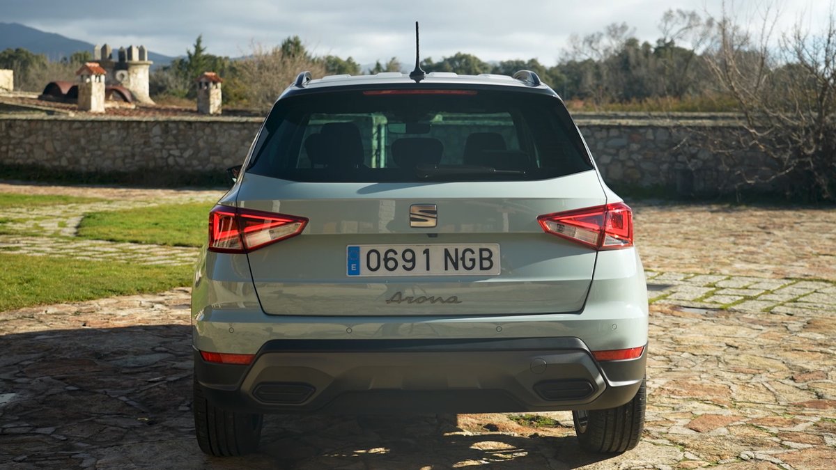 CCubicos's tweet photo. Llegó el momento de subirnos junto a @Juanjo_Godmode en el nuevo @tuSEAT Arona 🇪🇸. El todocamino urbano sigue siendo el B-SUV más vendidos en España 🥇. Este 2026 aterriza con una nueva actualización 👍.
@puntalproduc @antena3com @carlosdeluisd #CCubicos412 https://t.co/GdhcezqLMP