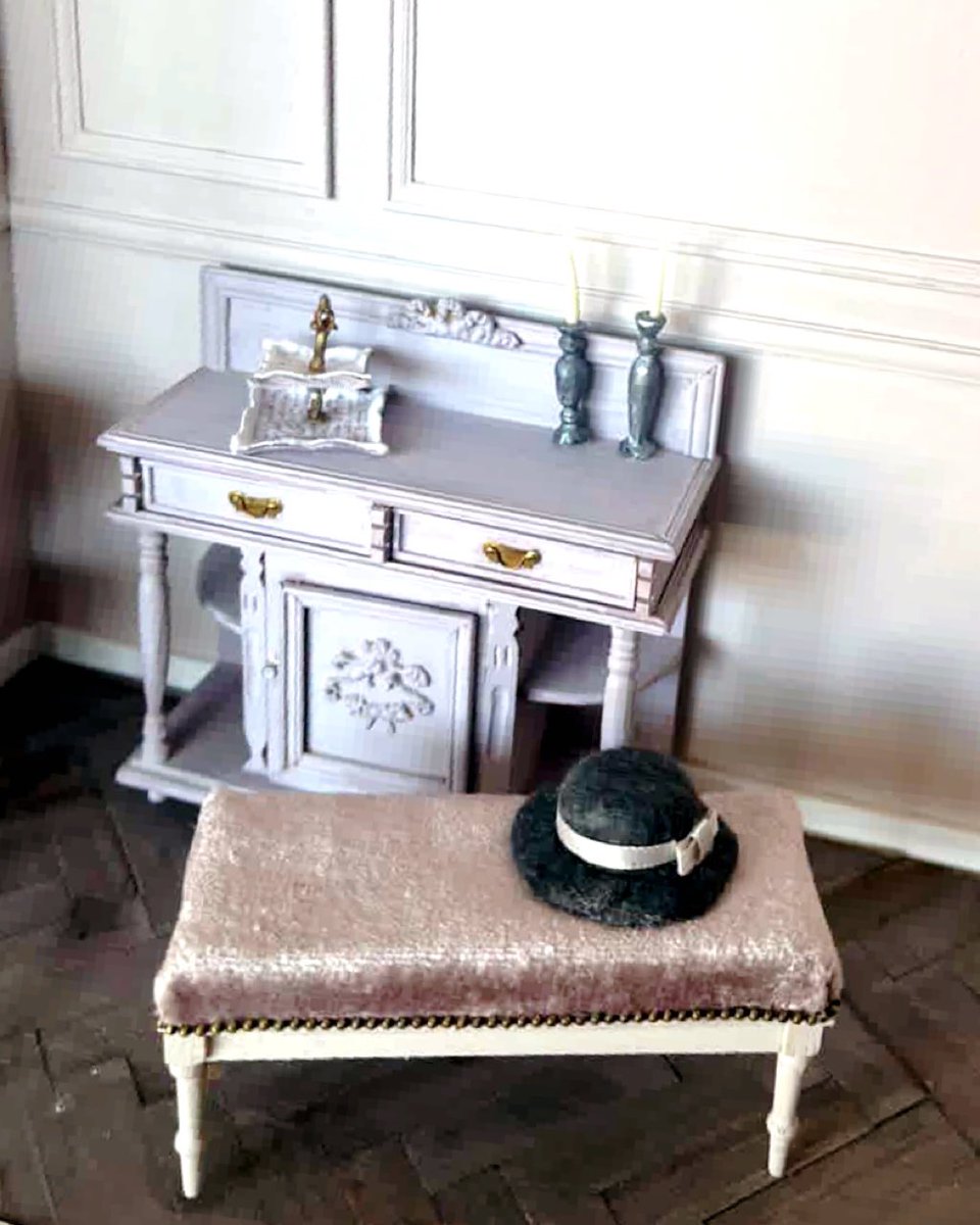 Upfarfield Dollhouse Salon tweet media