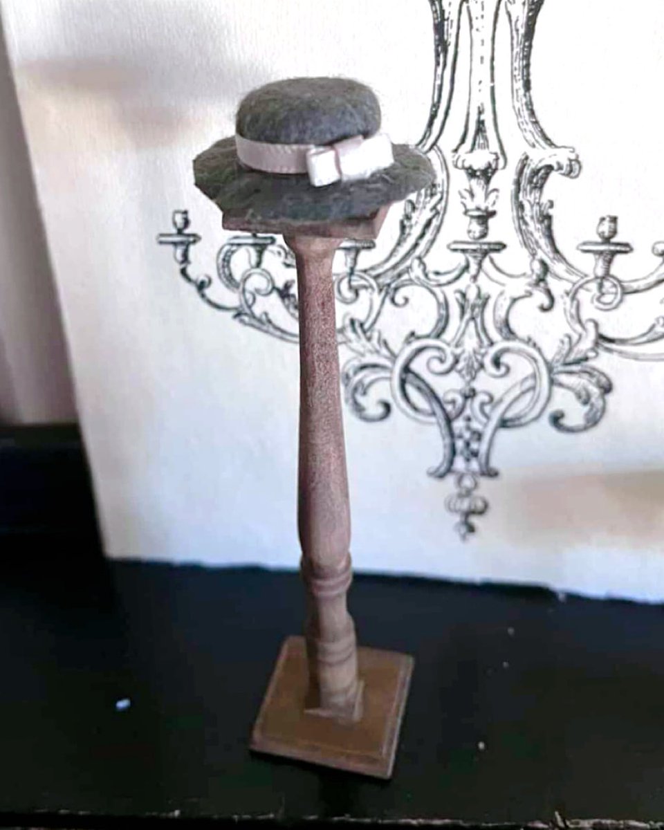 Upfarfield Dollhouse Salon tweet media