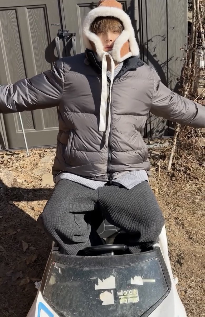 try13more's tweet image. 뭔 존만한 폐차로
야타족 스포츠카뚜껑열고달리기 존나드리프트 후진주차까지 다하네 표정은 또 존나심각하고 시발 진짜 그만웃겨라