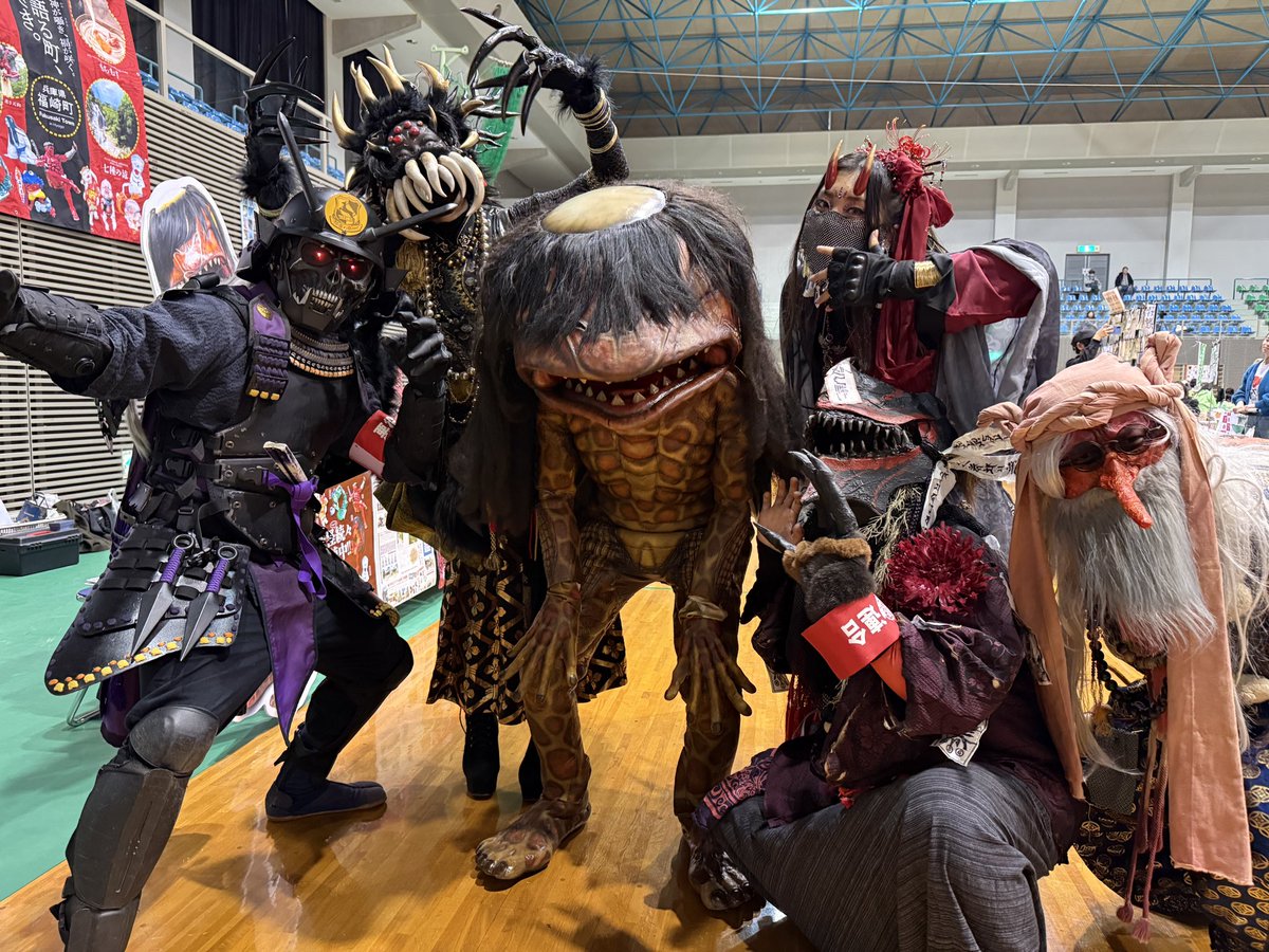 本日は香川県は小豆島で開催されました

【YOKAI EXPO 2026】

こちらに悪役連合の皆と参加してきまして、妖怪コレクションで司会や百鬼夜行パレードの誘導を務めました！

参加された皆様お疲れ様でした！

写真はその場で集まった妖怪アベンジャーズ！

#YOKAIEXPO #妖怪万博