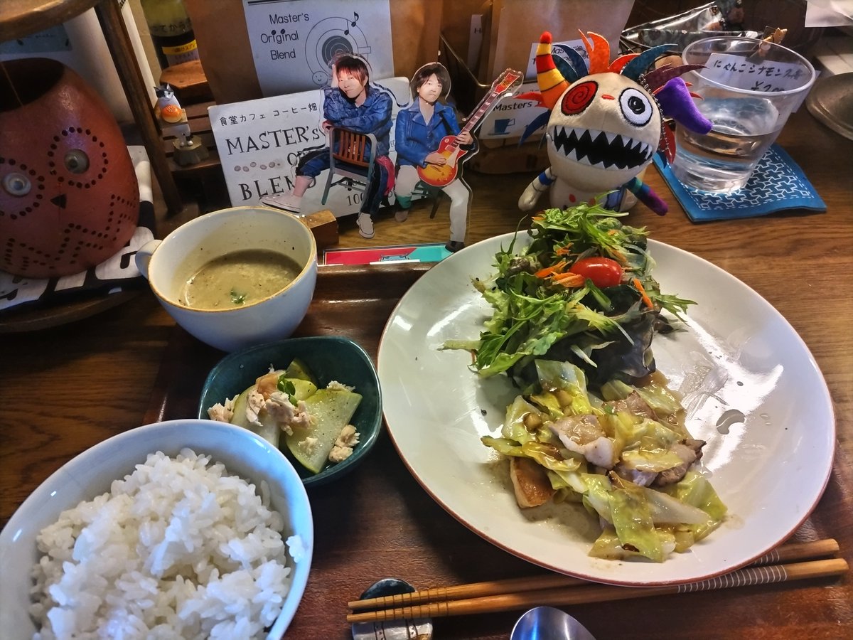 bsdktl_247's tweet photo. カオトンを連れて行きつけのお店へお昼ご飯を食べに行ってきました✨
居心地の良さをカオトンも分かってくれたみたいで楽しそうに見えた😊🎶
写真撮ってたら隣のお客さんと推し活の話になり、推しのことで熱く語ってしまった…💧
カオトン愛でてたら、マスターに笑われちゃった🤣
可愛いんですよ！🥺💕 https://t.co/QDbA5R6udu