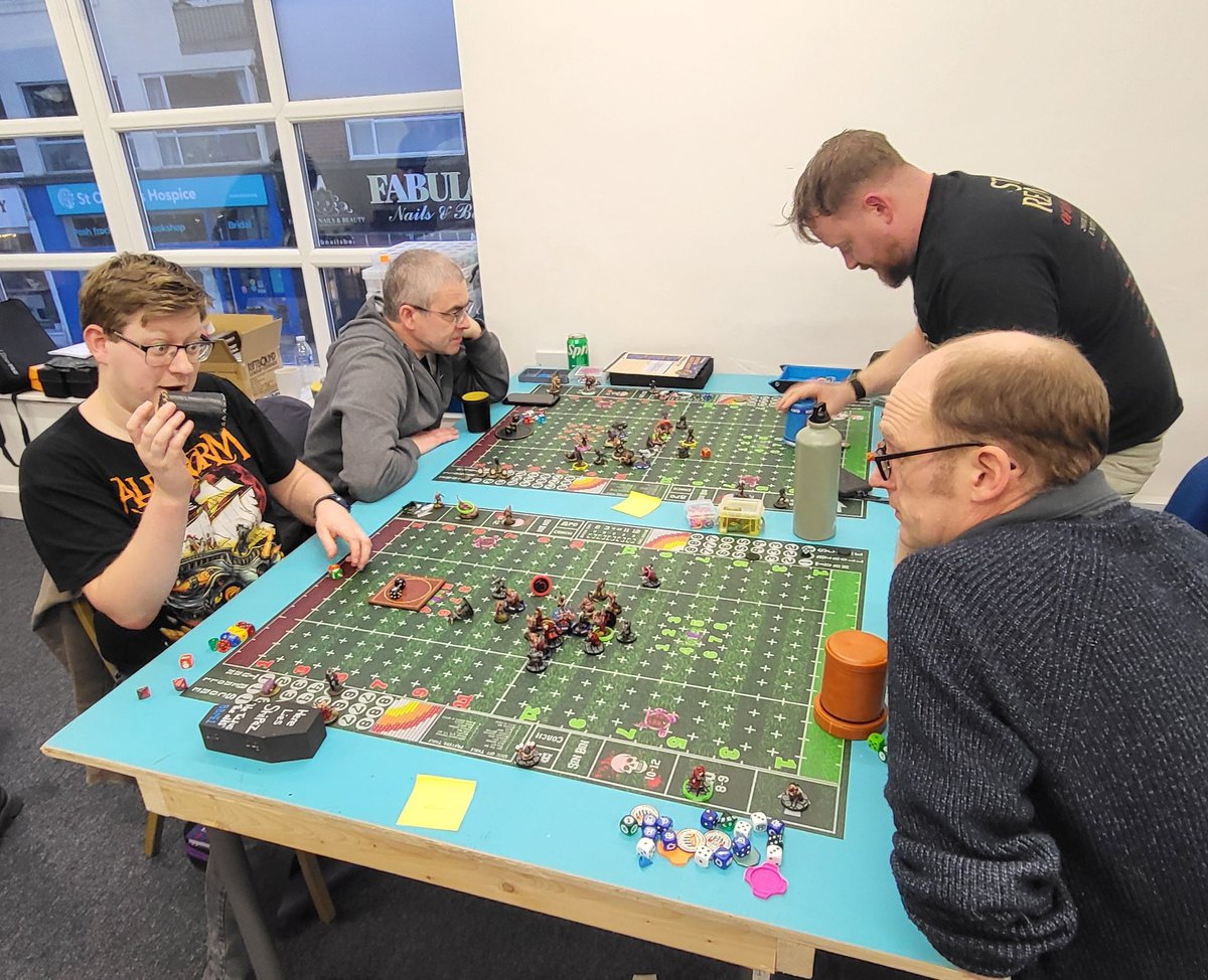 Big congrats to hosts Shipaz &amp; TheCowDaddy who both managed 3 wins yesterday. Shipaz narrowly took the top spot beating TheCowDaddy on breakers

Results: tourplay.net tourplay.net/en/blood-bowl/…

Congrats to the other winners and attendees it was a great day of Blood Bowl.