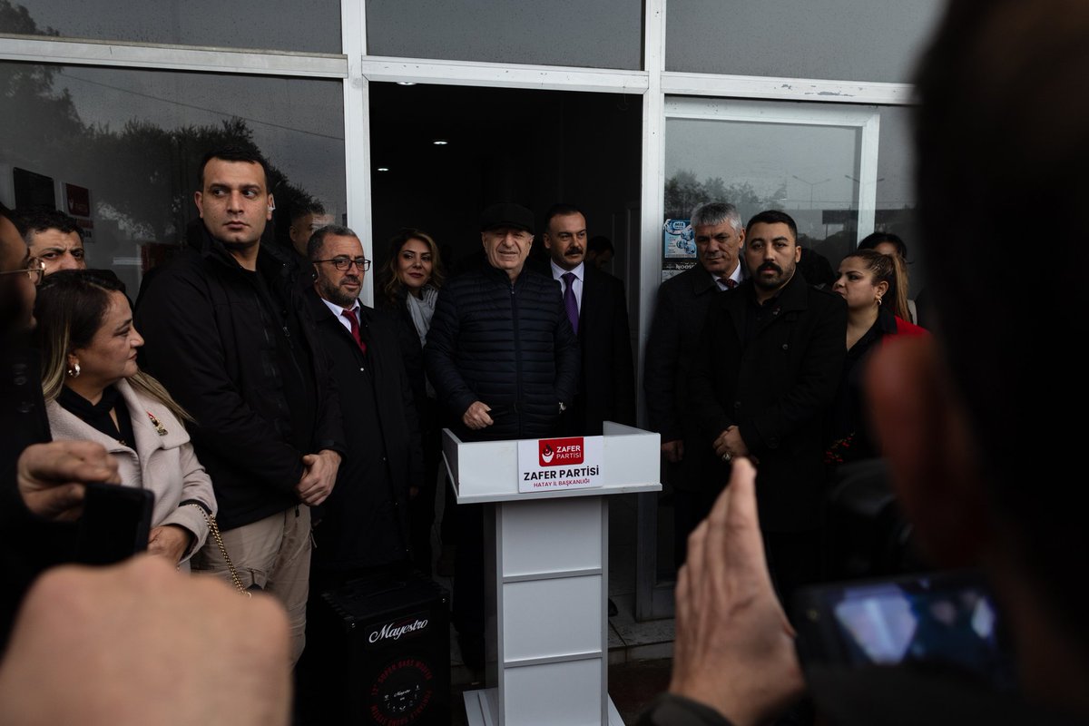 Birlikte omuz omuza yürüyoruz;
çalınmadık kapı, sıkılmadık el bırakmayacağız!

<a href="/umitozdag/">Ümit Özdağ</a> <a href="/zaferpartisi/">Zafer Partisi</a> 
<a href="/SerhatTABANCA/">Serhat TABANCA</a> 
#BirlikteBaşaracağız
#KadimŞehrim
#Hatay