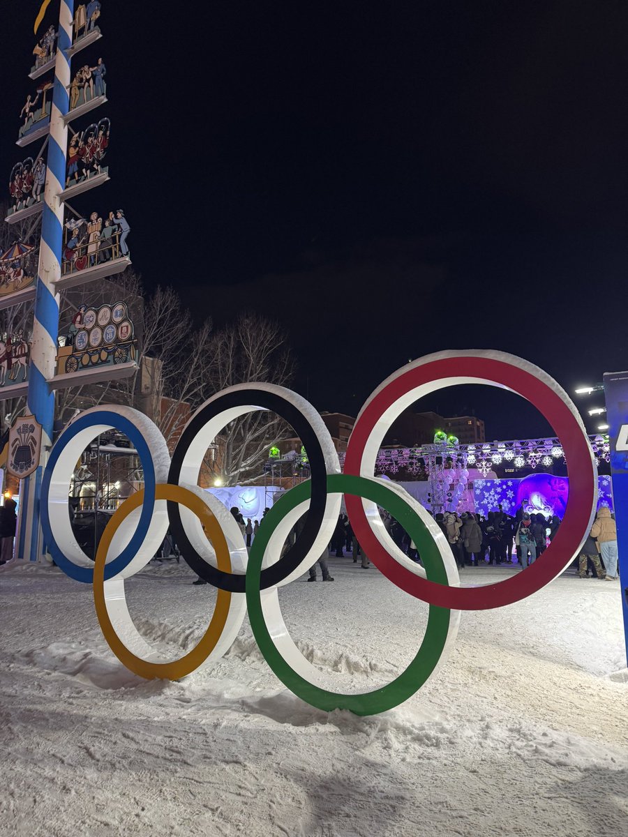 この、メダリストがエコノミーで帰国という記事……
見るだけで辛い。

10代の若手選手が五輪の舞台に立っている。
遊びたい盛りの青春時代を全て競技に捧げ、人生を全て懸けて戦っているということ。

そんな「国の英雄」が心身ともに疲弊した状態で相応の待遇を受けられない。