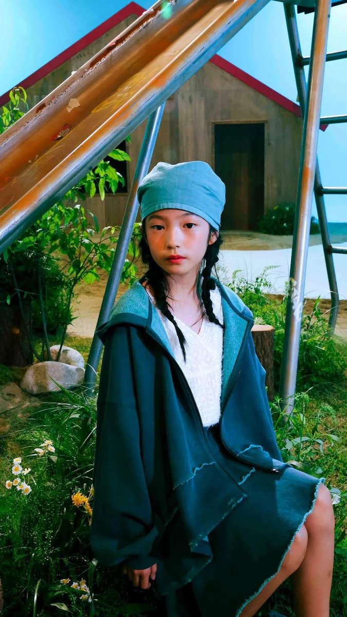 ITS THE ONE HE GOT MADE FOR HIMSELF AND ONE OF MY FAV LOOKS