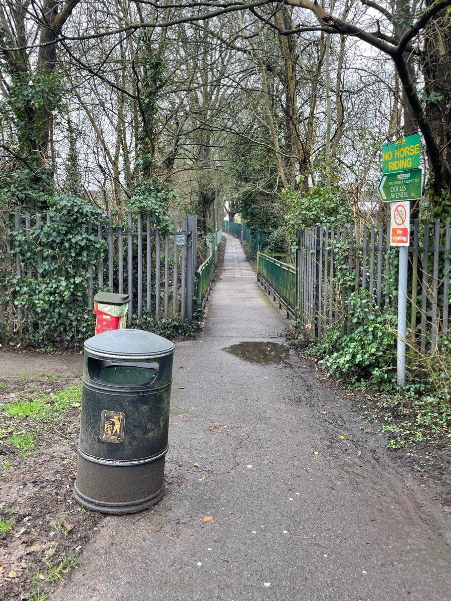 Dearest Lime Bike <a href="/limebike/">Lime</a>, appears one of your bikes has taken up swimming in the Dollis Brook, no doubt you'll be sending someone round to rescue it.

what3words ///love.snow.advice