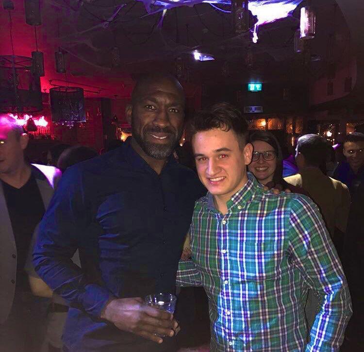Ethanwalker98's tweet photo. The Albion’s only hope now. The one and only Darren Moore, please come home. #wba https://t.co/bAFfZzyUmS