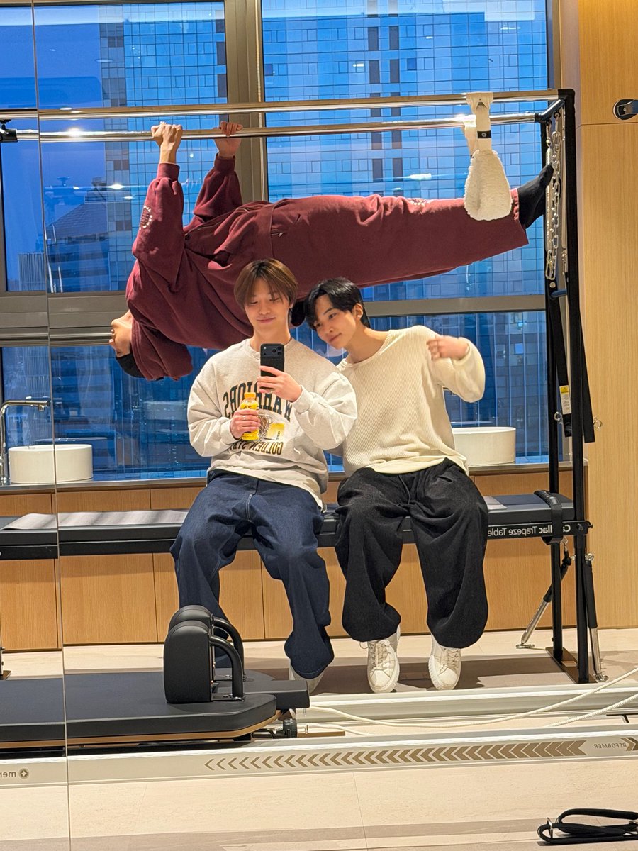 oh they’re definitely teasing jeonghan at this point 😭