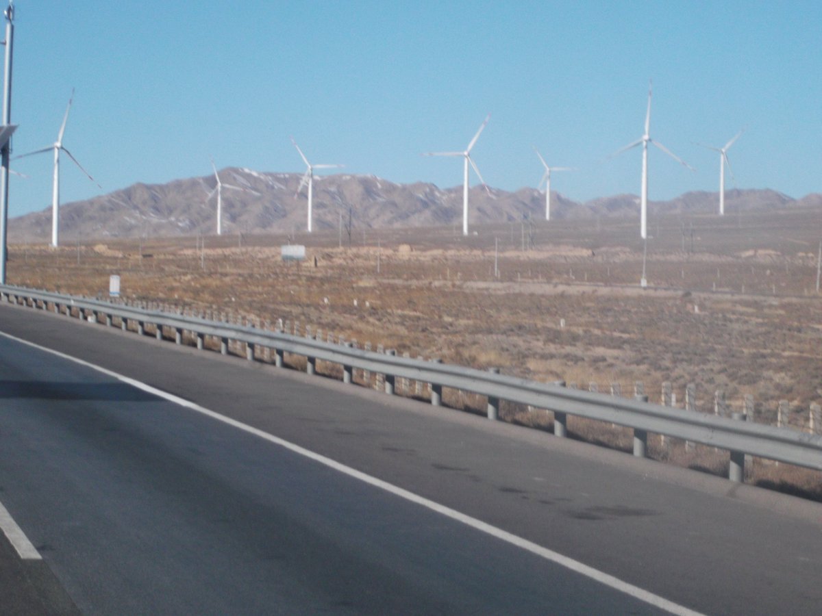 Year 1986CE of 五千年的历史在线 
👉knol2go.mobi/4nh567952.html…
The commissioning of the Malan Wind Farm in Shandong Province marked the beginning of China's journey to becoming the world's largest producer of wind energy

2014CE photo taken in Gansu for the generation of the video 👆