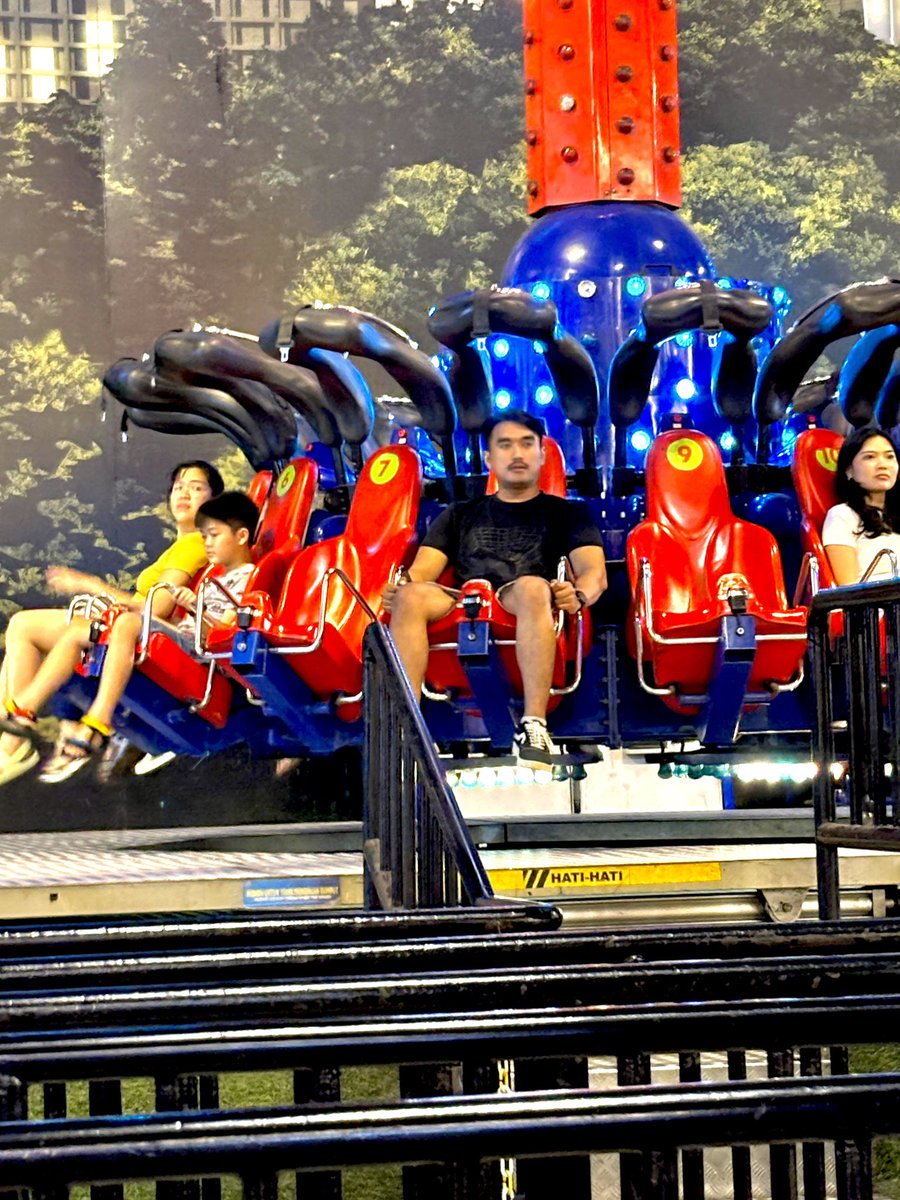 evanbachtiar180's tweet photo. pusing yang di cari!!!!!!!
#transstudiobandung https://t.co/YBrfzEFg6p