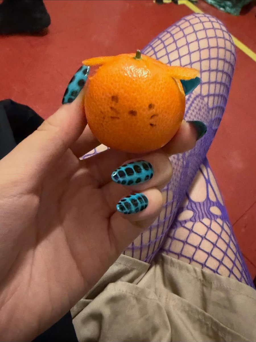 귤 윗부분 까서 귀 만들어준 거 ㄴㅁ 귀엽다ㅋㅋㅋㅋㅋㅋㅋㅋㅋㅋ