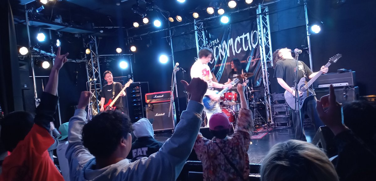 NEUTRAL_BASS's tweet photo. 昨晩はCONVICTIONで撮影しながら良いライブたくさん観れた☺️

#LOOSER
#GETOVER
#DONTTURNAWAY
#SHAMES https://t.co/iMvTXSB3Vx