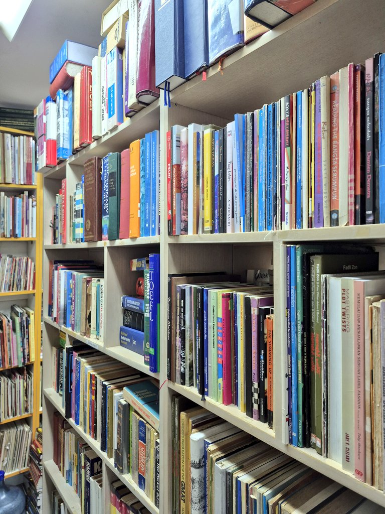 📍 Sarang Buku Bekas, Plaza Festival