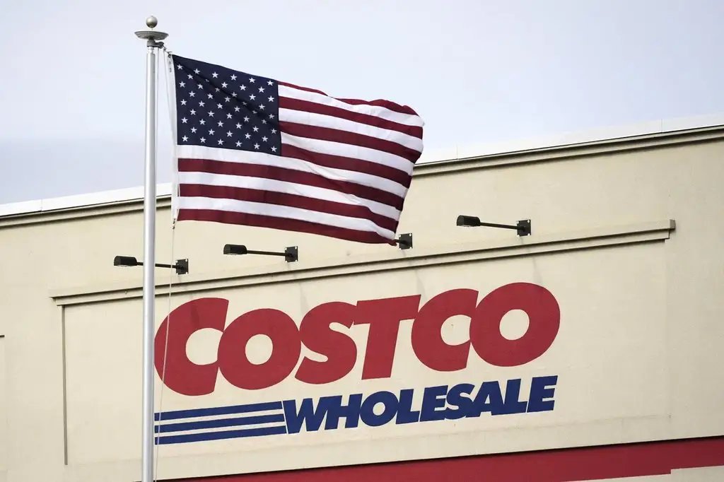 Punk2026's tweet photo. 🇺🇸 JUST IN: Thousands of companies, including Costco, have filed lawsuits seeking more than $150 billion in refunds for duties paid under former President Donald Trump’s tariff policies. https://t.co/JaRGnsbIWZ